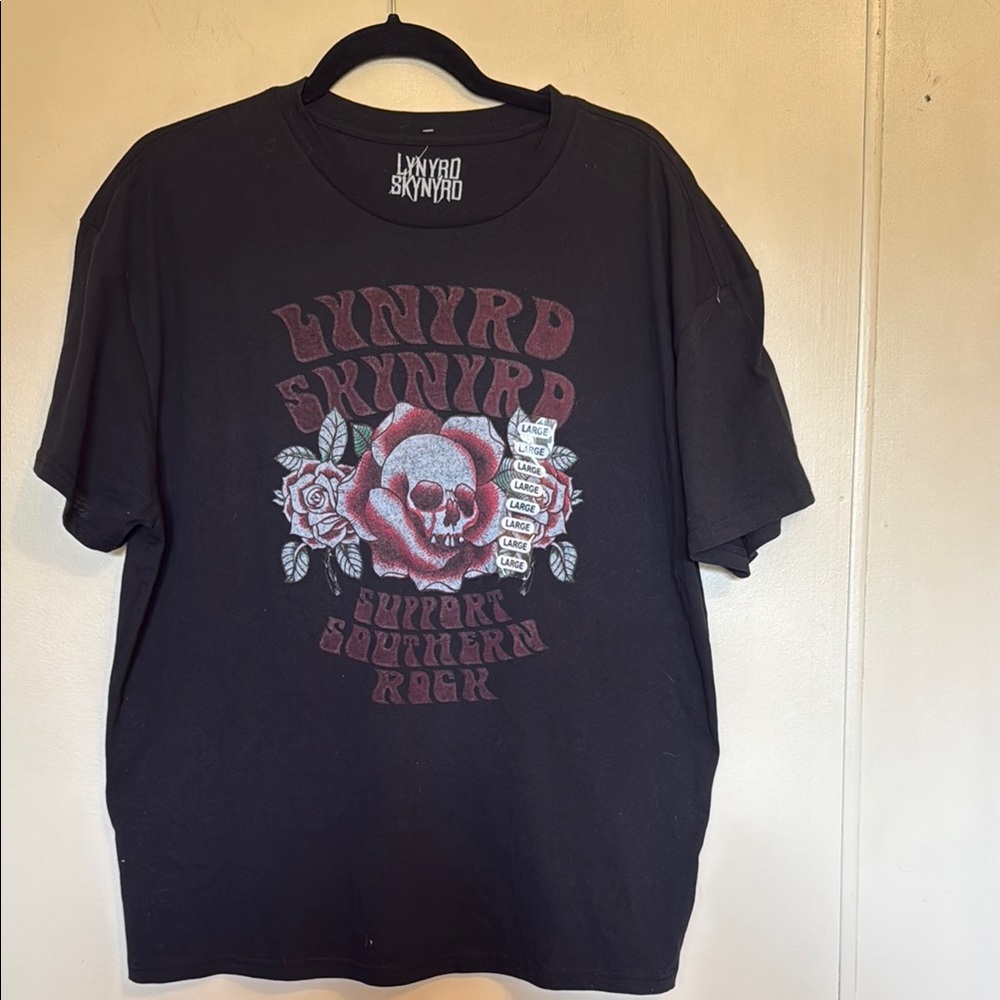 LYNYRD SKYNYRD Black Graphic T-Shirt. Size Large NWT
